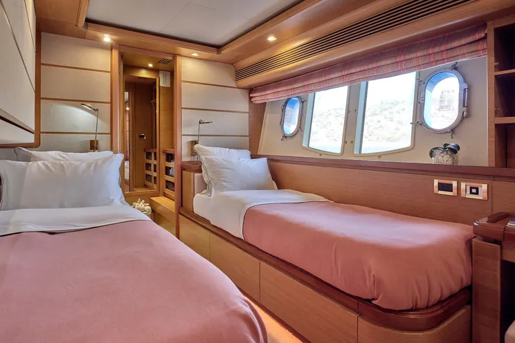 Charter Yacht PAREAKKI - Ferretti Custom Line 97 - 5 Cabins - Athens - Mykonos - Paros - Cyclades - Greece