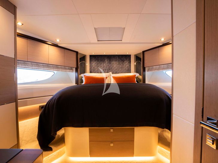 PASHBAR Sunseeker 76 Yacht VIP cabin 1 PASHBAR Sunseeker 76 Yacht VIP cabin 1