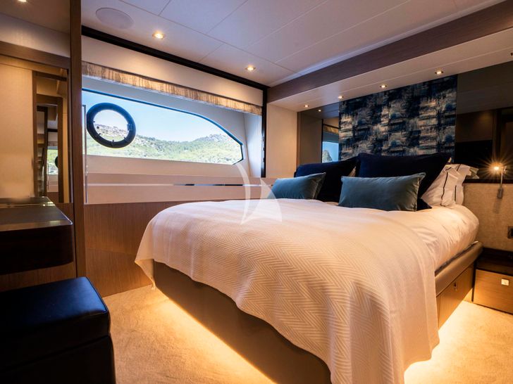 PASHBAR Sunseeker 76 Yacht VIP cabin 2 PASHBAR Sunseeker 76 Yacht VIP cabin 2