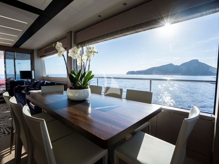 PASHBAR Sunseeker 76 Yacht dining area PASHBAR Sunseeker 76 Yacht dining area