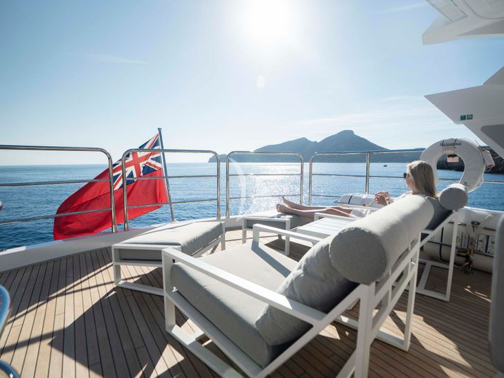 PASHBAR Sunseeker 76 Yacht flybridge sun beds PASHBAR Sunseeker 76 Yacht flybridge sun beds