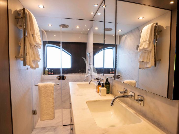 PASHBAR Sunseeker 76 Yacht master cabin bathroom PASHBAR Sunseeker 76 Yacht master cabin bathroom