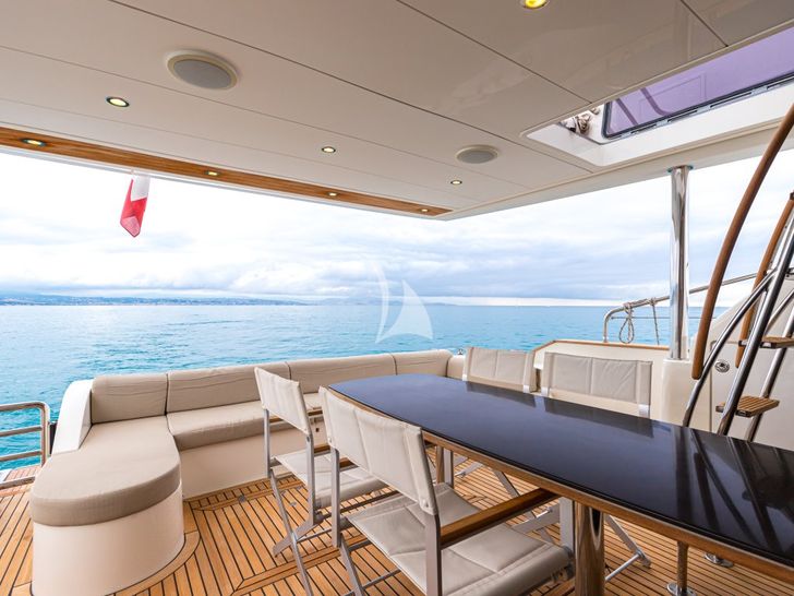 PASSION Couach 2300 Fly - aft deck lounge and dining area PASSION Couach 2300 Fly - aft deck lounge and dining area