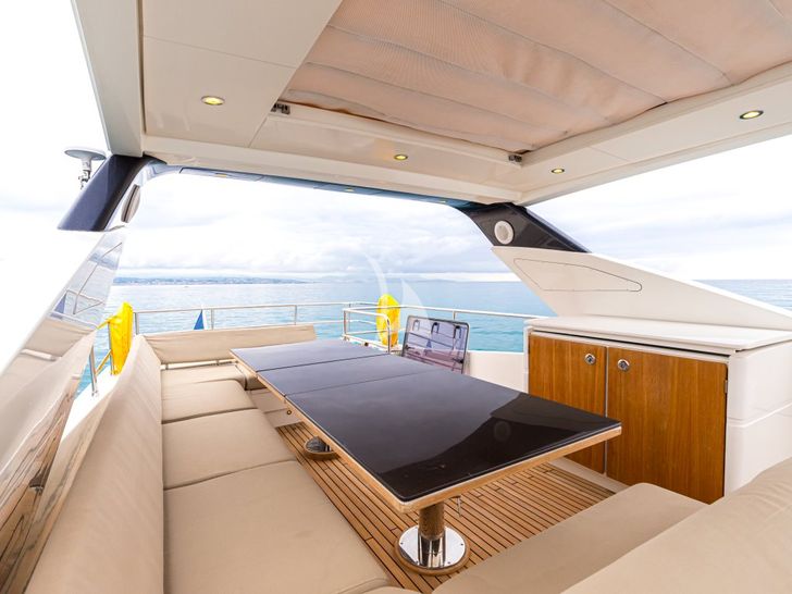 PASSION Couach 2300 Fly - flybridge dining area PASSION Couach 2300 Fly - flybridge dining area