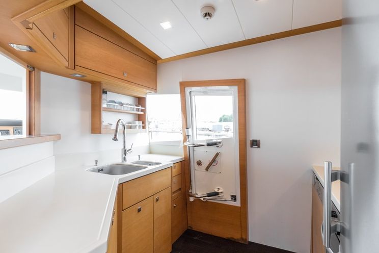 Charter Yacht PASSION - Couach 2300 Fly - 4 Cabins - Cannes - Nice - Antibes - St Tropez - French Riviera - Monaco