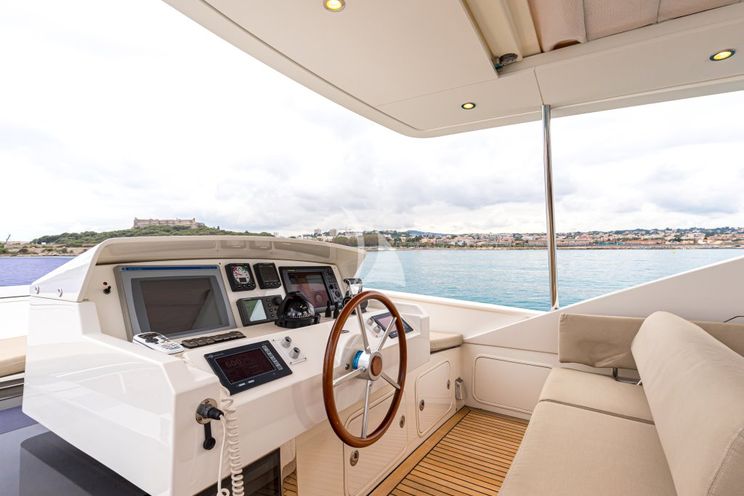 Charter Yacht PASSION - Couach 2300 Fly - 4 Cabins - Cannes - Nice - Antibes - St Tropez - French Riviera - Monaco