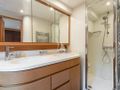 PASSION Couach 2300 Fly master cabin bathroom