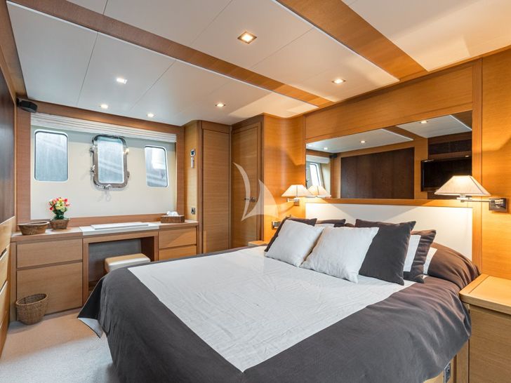 PASSION Couach 2300 Fly - master cabin PASSION Couach 2300 Fly - master cabin
