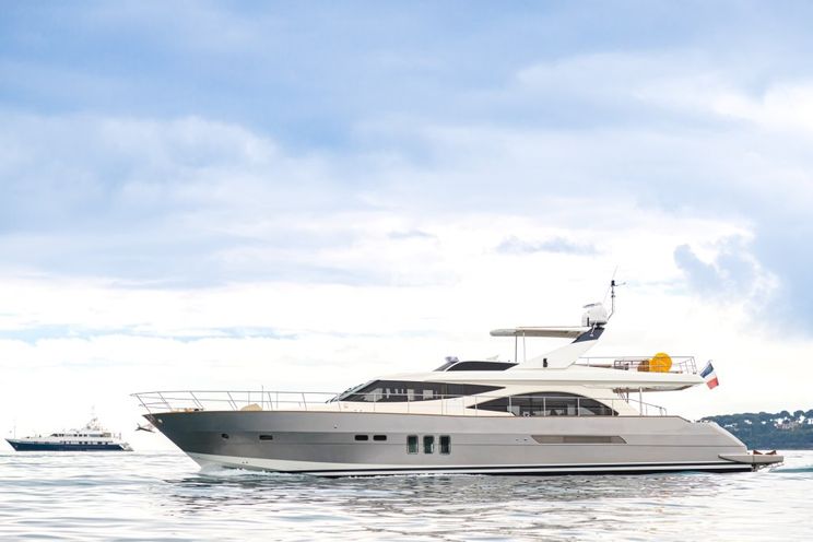 Charter Yacht PASSION - Couach 2300 Fly - 4 Cabins - Cannes - Nice - Antibes - St Tropez - French Riviera - Monaco