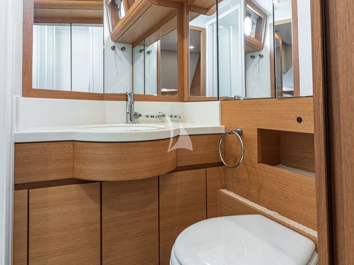 PASSION Couach 2300 Fly - twin cabin 2 bathroom PASSION Couach 2300 Fly - twin cabin 2 bathroom