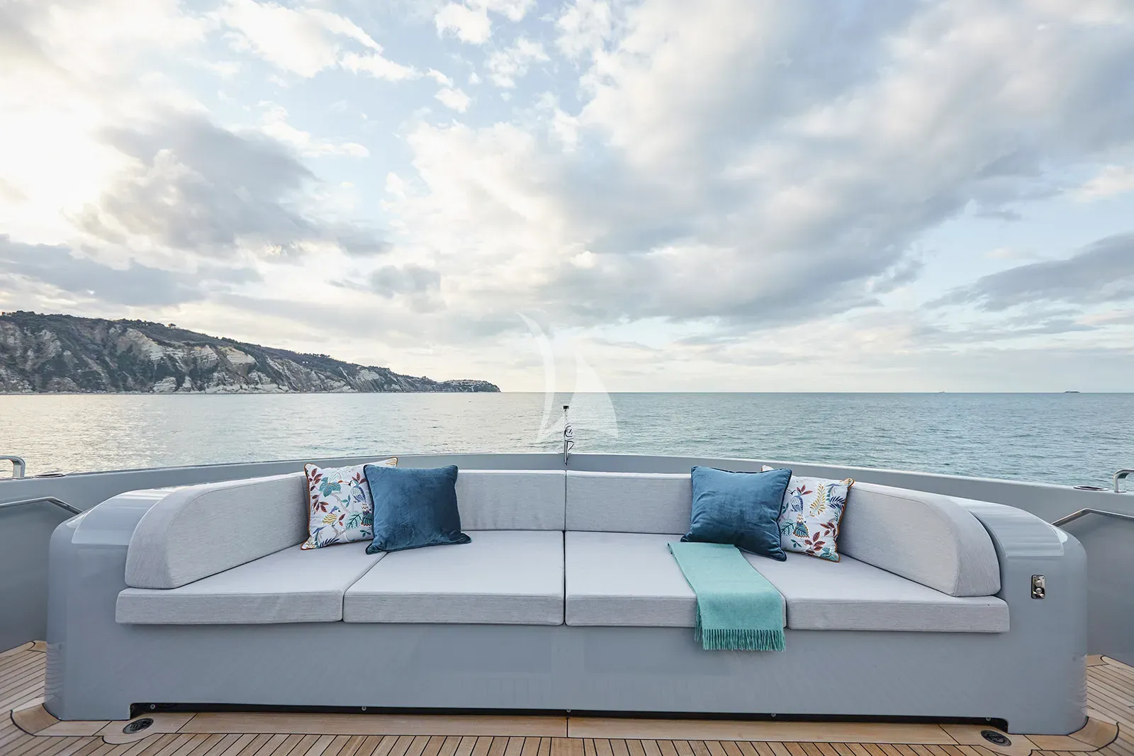 PAZIENZA Cantiere Delle Marche RJ115 - foredeck lounge