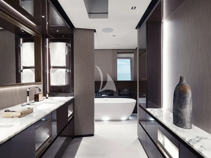 PAZIENZA Cantiere Delle Marche RJ115 - master cabin bathroom PAZIENZA Cantiere Delle Marche RJ115 - master cabin bathroom