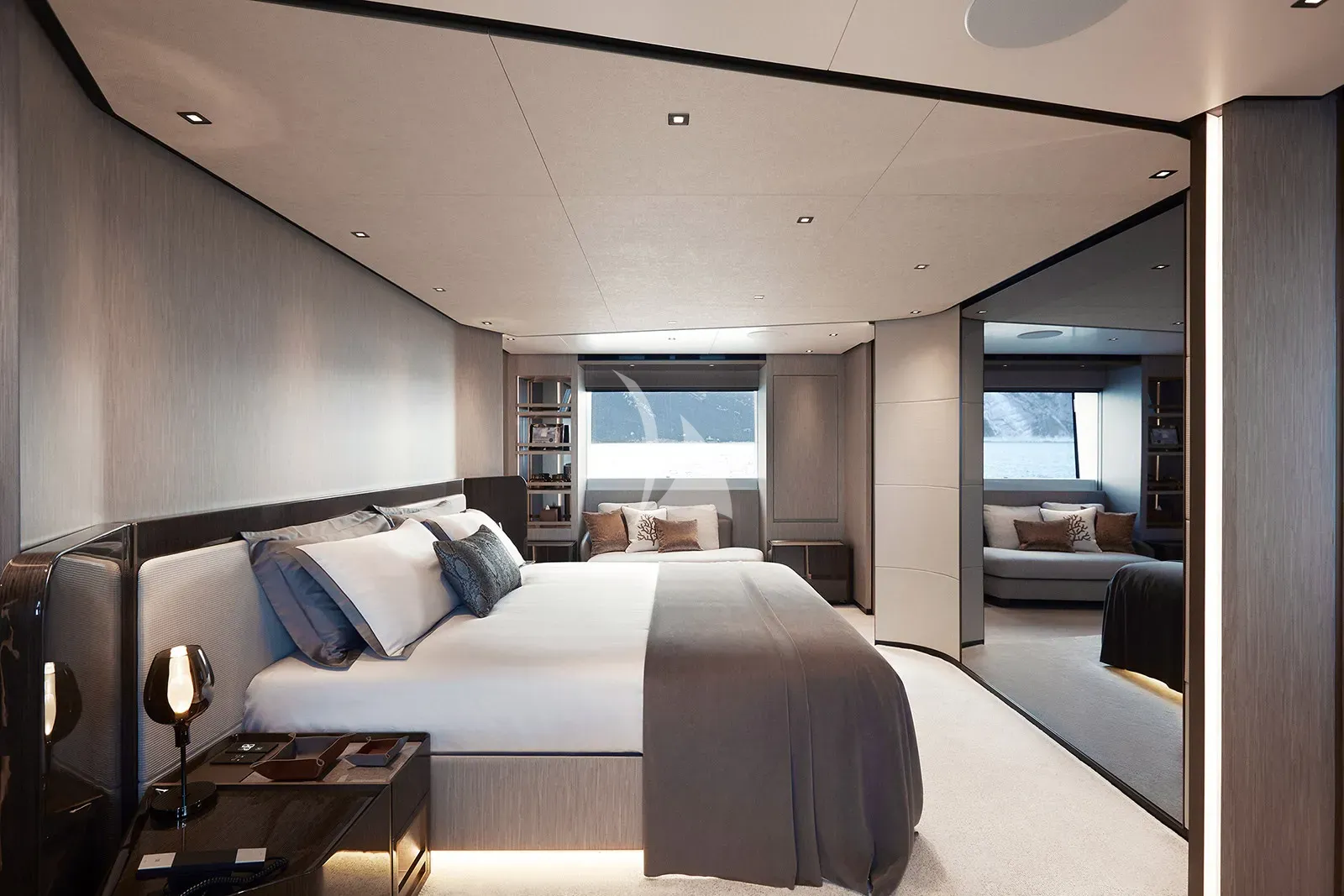 PAZIENZA Cantiere Delle Marche RJ115 - master cabin bed