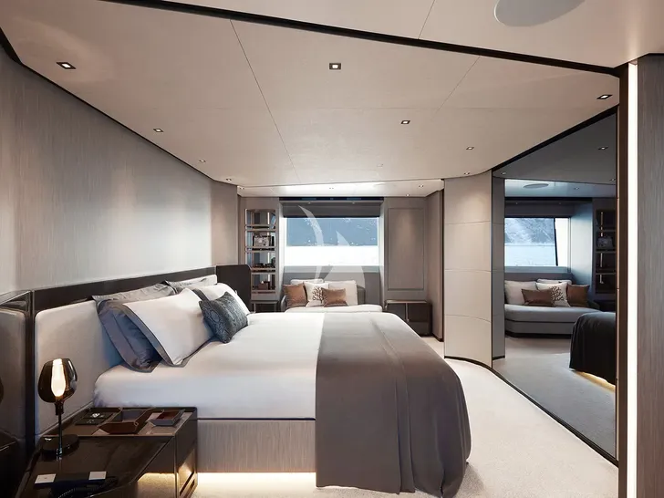 PAZIENZA Cantiere Delle Marche RJ115 - master cabin bed PAZIENZA Cantiere Delle Marche RJ115 - master cabin bed