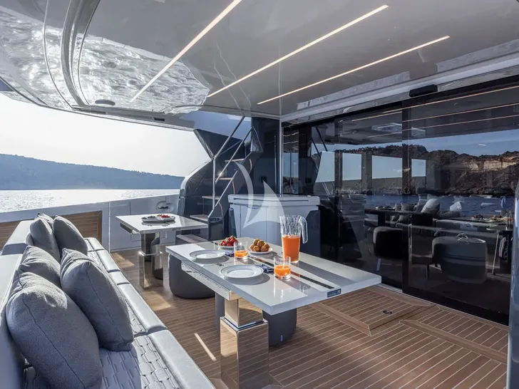 PEARLY SPENCER Pearl 82 - aft deck PEARLY SPENCER Pearl 82 - aft deck