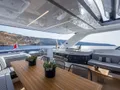 PEARLY SPENCER Pearl 82 - flybridge dining area PEARLY SPENCER Pearl 82 - flybridge dining area
