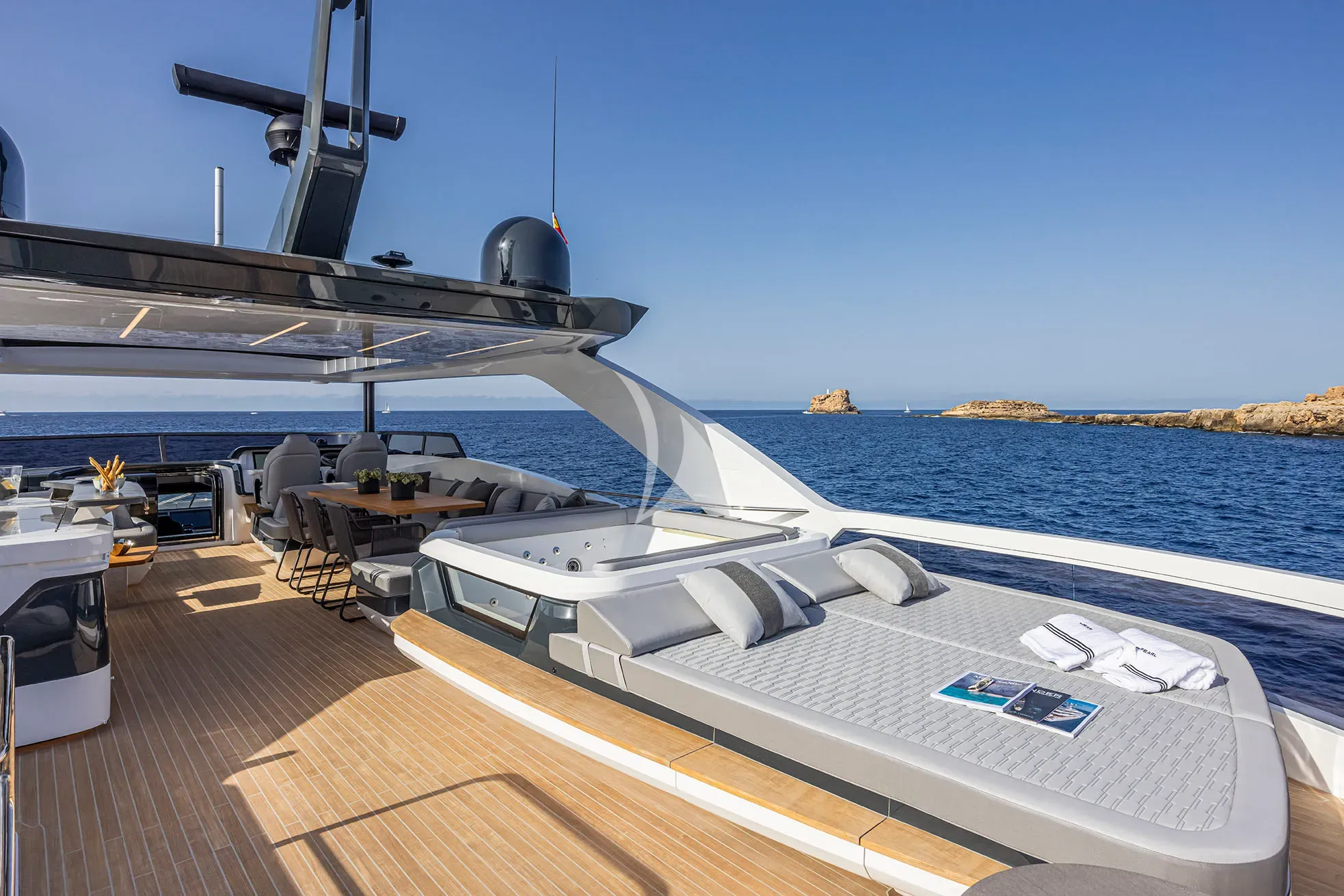 Charter Yacht PEARLY SPENCER - Pearl 82 - 5 Cabins - Portals - Mallorca - Palma - Ibiza - Balearic Islands - Spain
