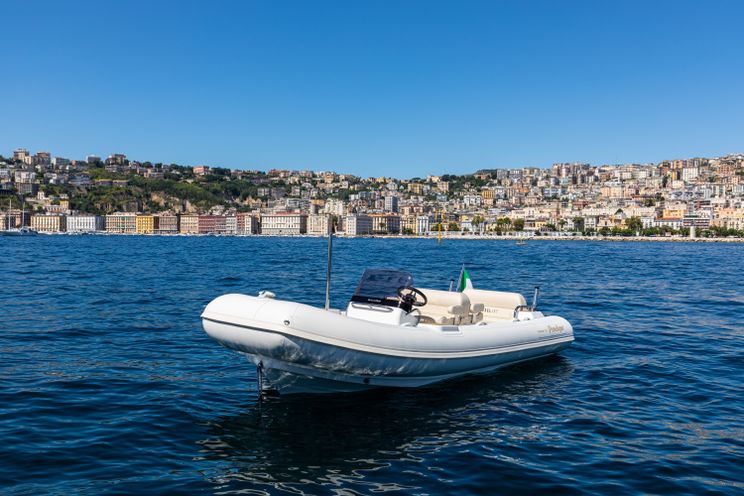 Charter Yacht SOUTH - Ferretti 33m - 5 Cabins - Naples - Capri - Positano - Amalfi Coast