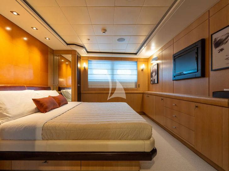 PENELOPE ISA 470 - VIP cabin 1 PENELOPE ISA 470 - VIP cabin 1