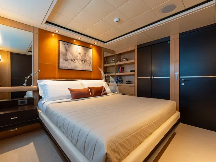 PENELOPE ISA 470 - VIP cabin 2 PENELOPE ISA 470 - VIP cabin 2