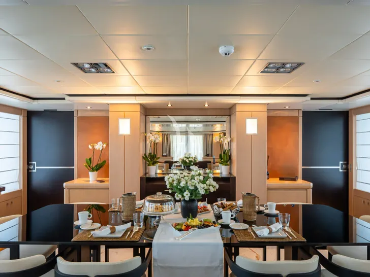 PENELOPE ISA 470 - main saloon breakfast set up PENELOPE ISA 470 - main saloon breakfast set up