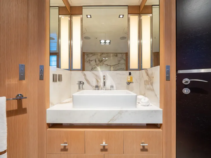 PENELOPE ISA 470 - master cabin bathroom PENELOPE ISA 470 - master cabin bathroom