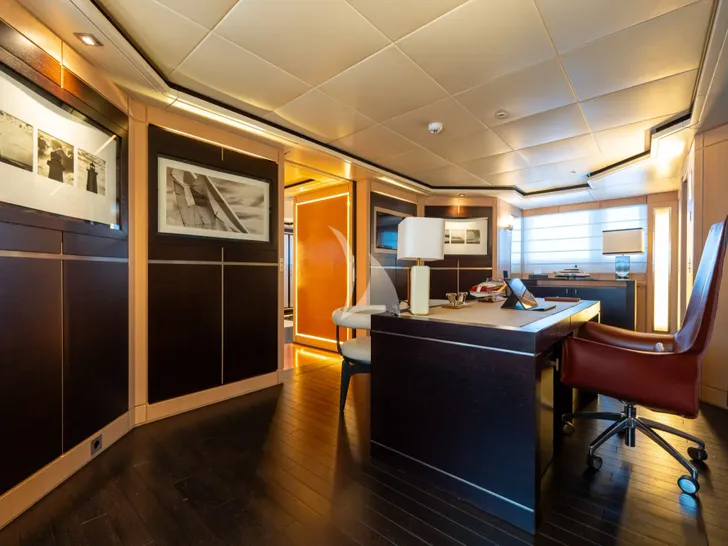 PENELOPE ISA 470 - master cabin office PENELOPE ISA 470 - master cabin office