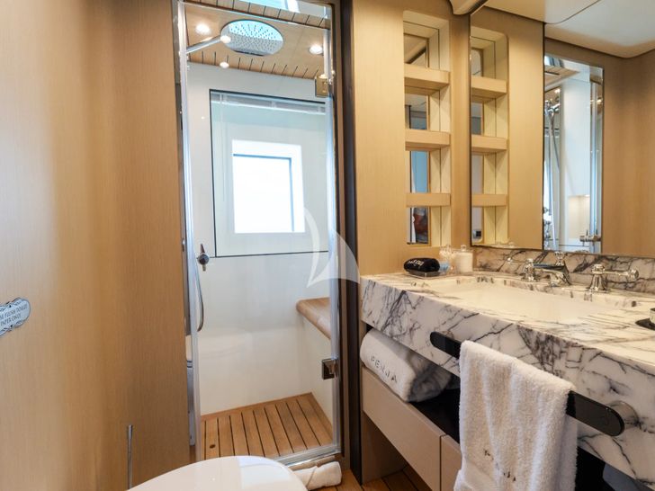 PENJA Azimut Grande 32m - VIP cabin 1 bathroom PENJA Azimut Grande 32m - VIP cabin 1 bathroom