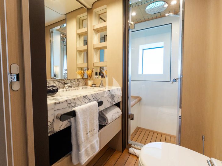 PENJA Azimut Grande 32m - VIP cabin 2 bathroom PENJA Azimut Grande 32m - VIP cabin 2 bathroom