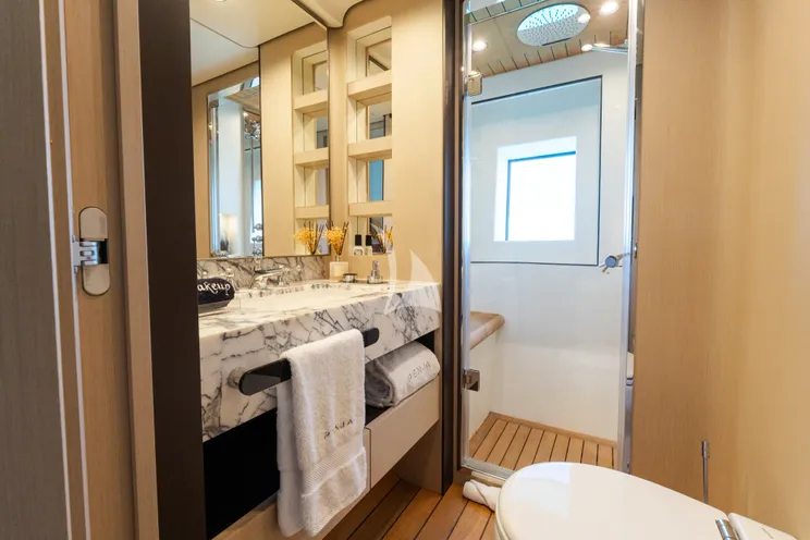 Charter Yacht PENJA - Azimut Grande 32m - 5 Cabins - Nassau - Exumas - Bahamas