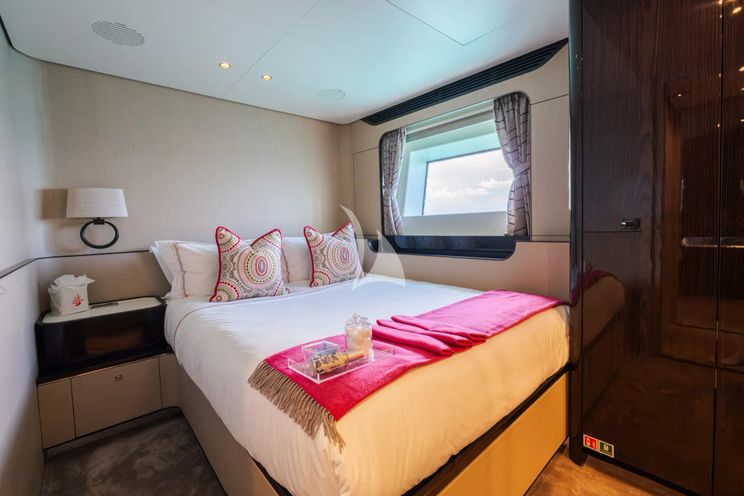 Charter Yacht PENJA - Azimut Grande 32m - 5 Cabins - Nassau - Exumas - Bahamas