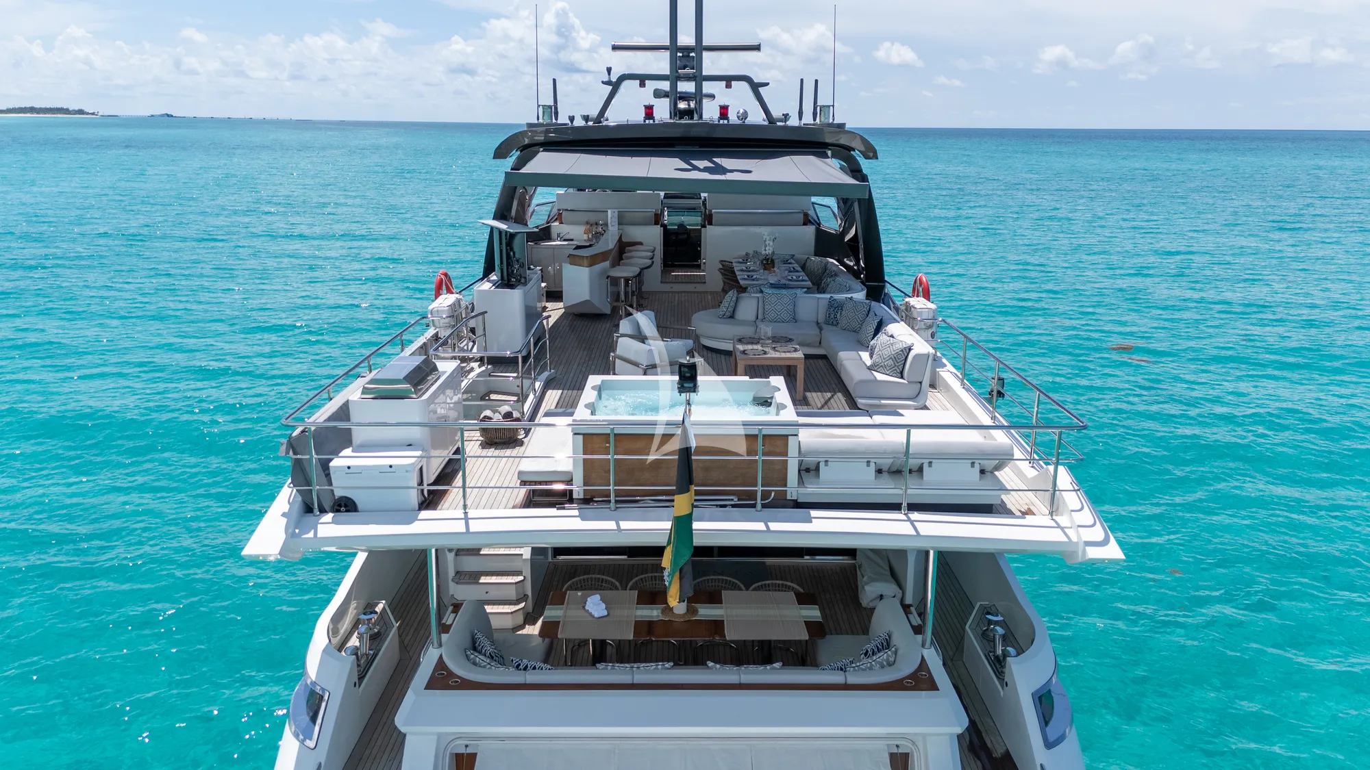 PENJA Azimut Grande 32m - aft decks shot