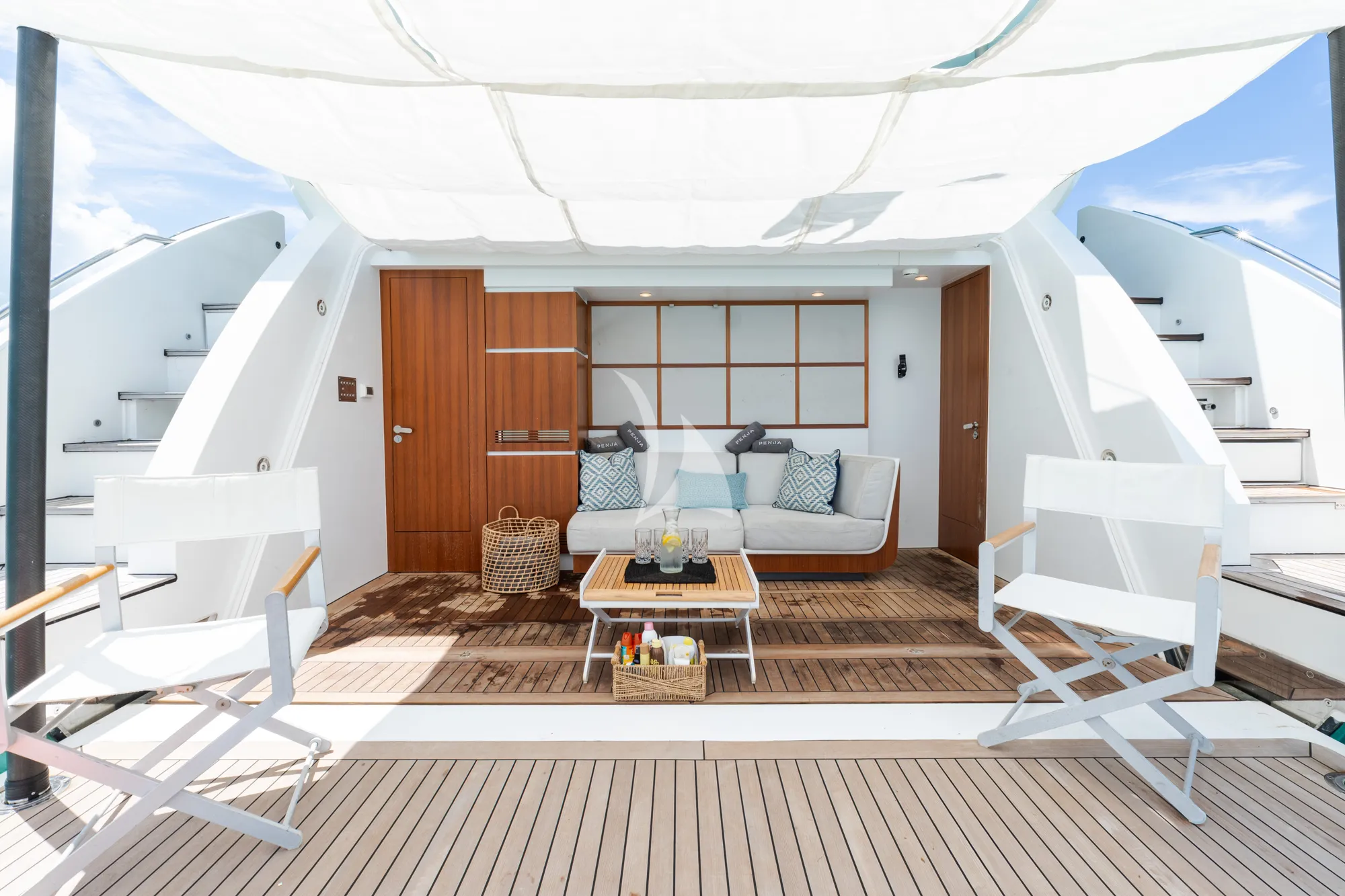 PENJA Azimut Grande 32m - beach club