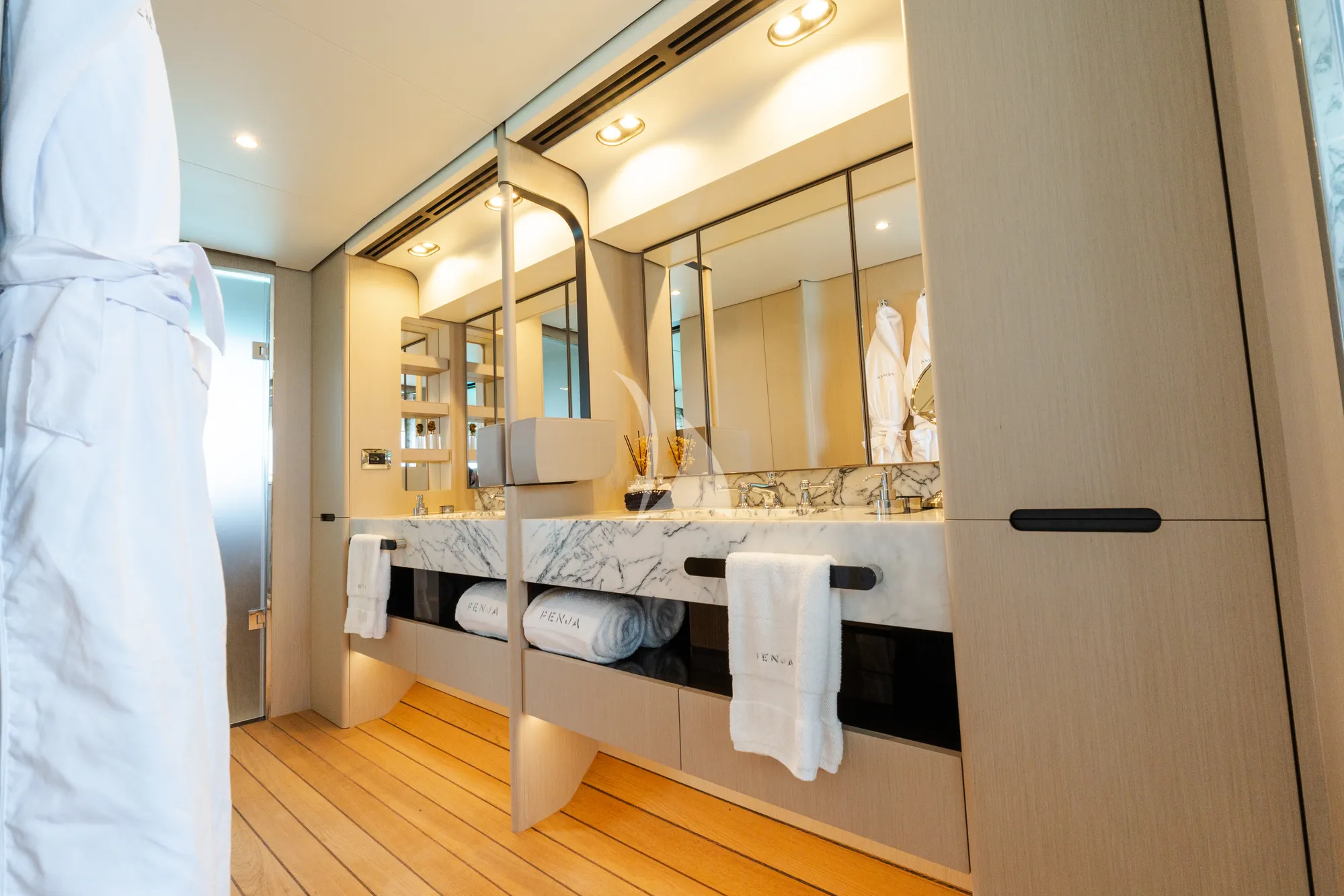 PENJA Azimut Grande 32m - master cabin bathroom
