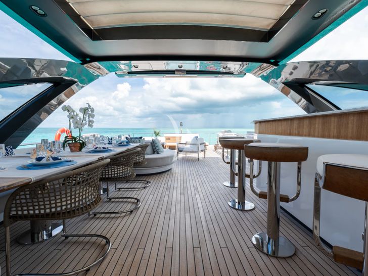 PENJA Azimut Grande 32m - sundeck PENJA Azimut Grande 32m - sundeck