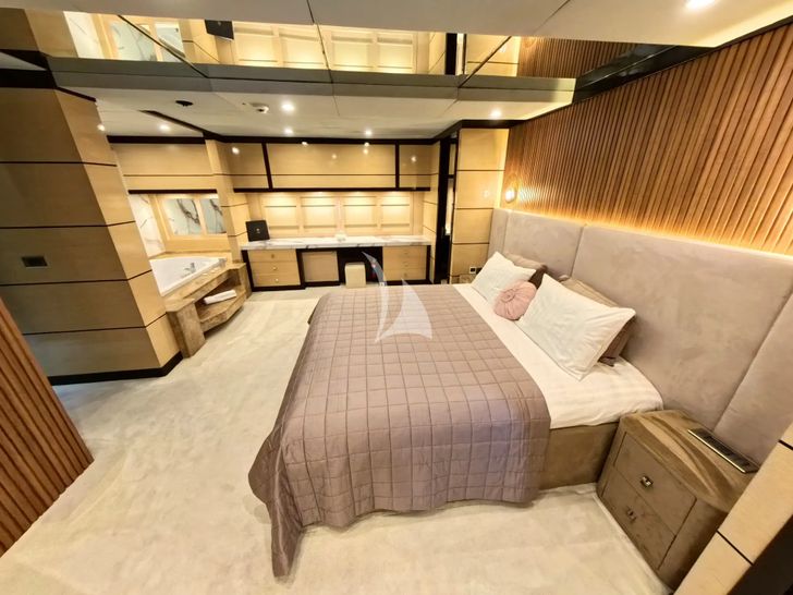 PERLA DEL MARE Saba 138 - VIP cabin 1 other angle PERLA DEL MARE Saba 138 - VIP cabin 1 other angle