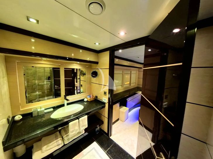 PERLA DEL MARE Saba 138 - VIP cabin bathroom PERLA DEL MARE Saba 138 - VIP cabin bathroom
