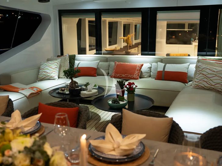 PERLA DEL MARE Saba 138 - upper deck lounge PERLA DEL MARE Saba 138 - upper deck lounge