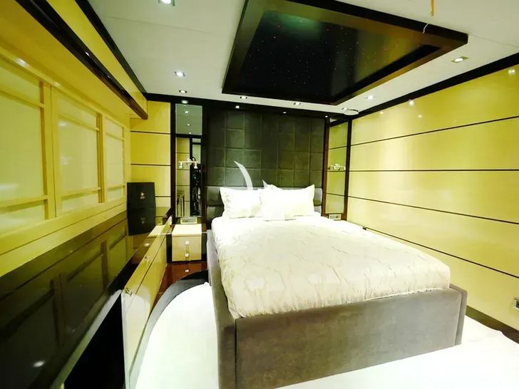 PERLA DEL MARE Saba 138 - VIP cabin 1 other angle PERLA DEL MARE Saba 138 - VIP cabin 1 other angle