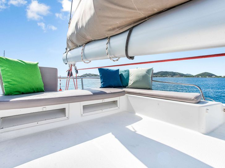 PERPETUAL BLUE Fountaine Pajot 59 - flybridge seating PERPETUAL BLUE Fountaine Pajot 59 - flybridge seating