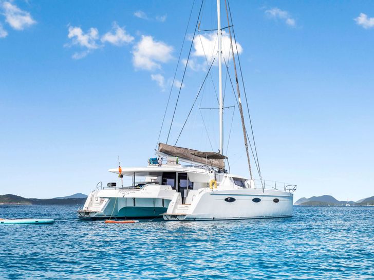PERPETUAL BLUE Fountaine Pajot 59 - stern view PERPETUAL BLUE Fountaine Pajot 59 - stern view