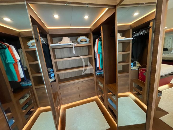 PERSEUS Maiora 36 - master cabin closet PERSEUS Maiora 36 - master cabin closet