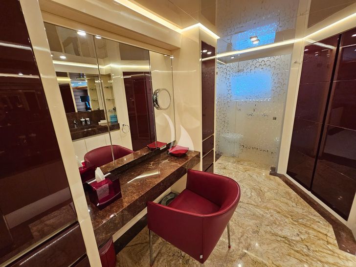 PERSEUS Maiora 36 - master cabin vanity PERSEUS Maiora 36 - master cabin vanity