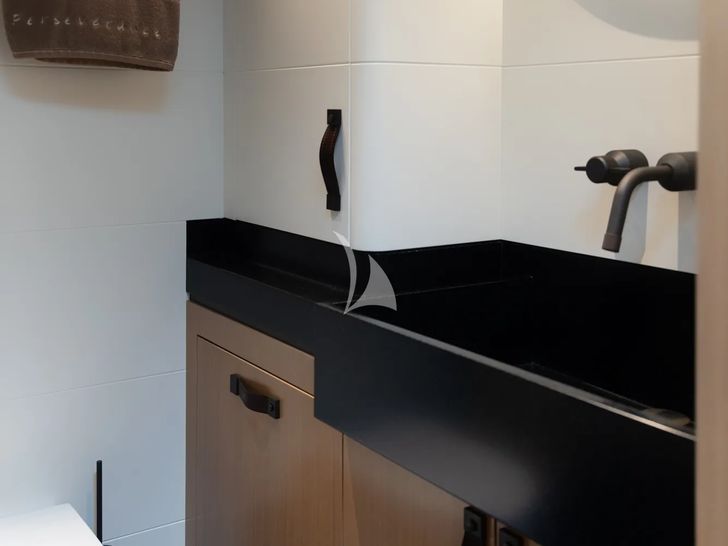 PERSEVERANCE 1 Baltic 36m - master cabin bathroom PERSEVERANCE 1 Baltic 36m - master cabin bathroom