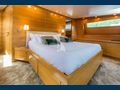 PERTULA Sanlorenzo SL96A master cabin bed