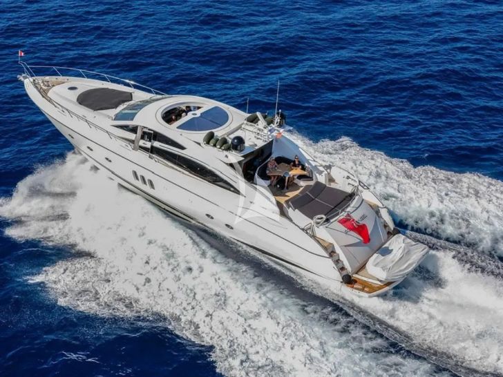 PHOENIX Sunseeker Predator 82 - cruising PHOENIX Sunseeker Predator 82 - cruising