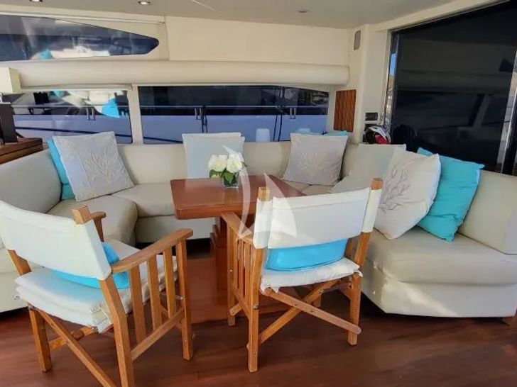 PHOENIX Sunseeker Predator 82 - saloon PHOENIX Sunseeker Predator 82 - saloon