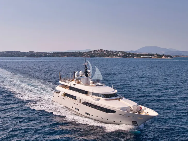 PHOTON CRN Ancona 43 - cruising PHOTON CRN Ancona 43 - cruising