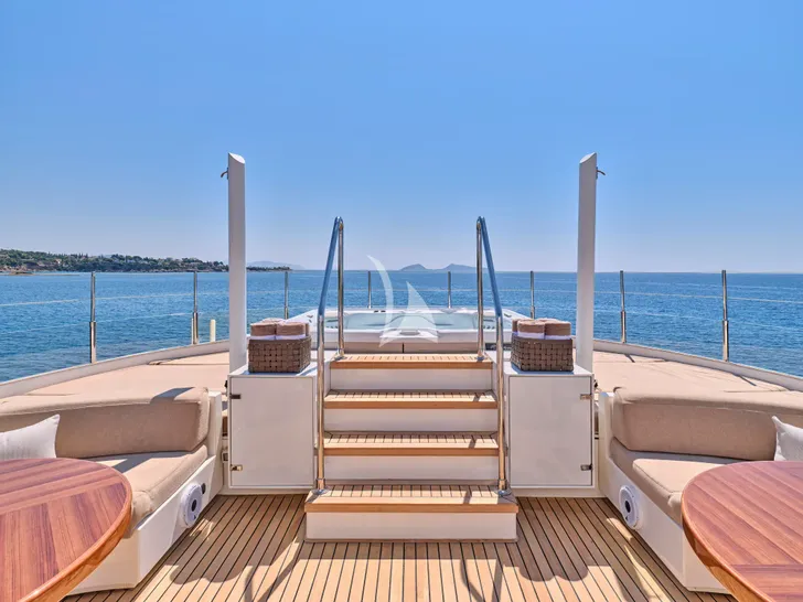 PHOTON CRN Ancona 43 - sundeck jacuzzi PHOTON CRN Ancona 43 - sundeck jacuzzi