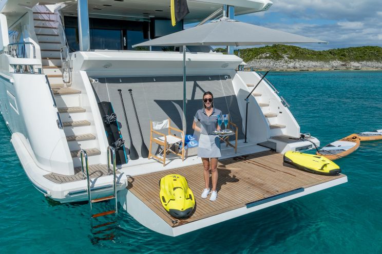 Charter Yacht PIER PRESSURE - Azimut Grande 27 - 5 Cabins - Nassau - Exumas - Bahamas